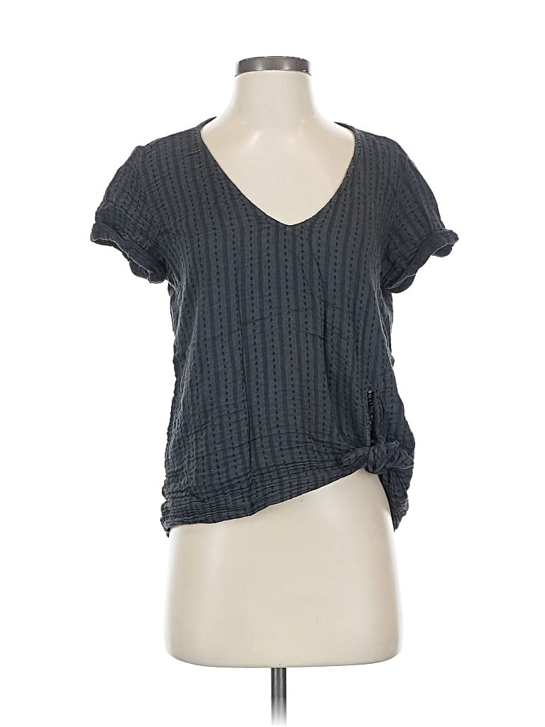 Click to view more detailed imagery on our partner's website Pre-owned Bella Dahl Short Sleeve Top Gray V Neck Tops