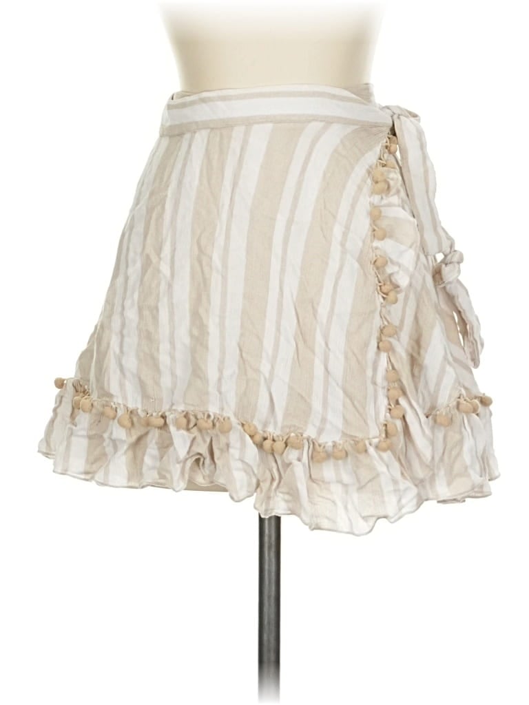 Click to view more detailed imagery on our partner's website Pre-owned Lovers & Friends Casual Skirt In White