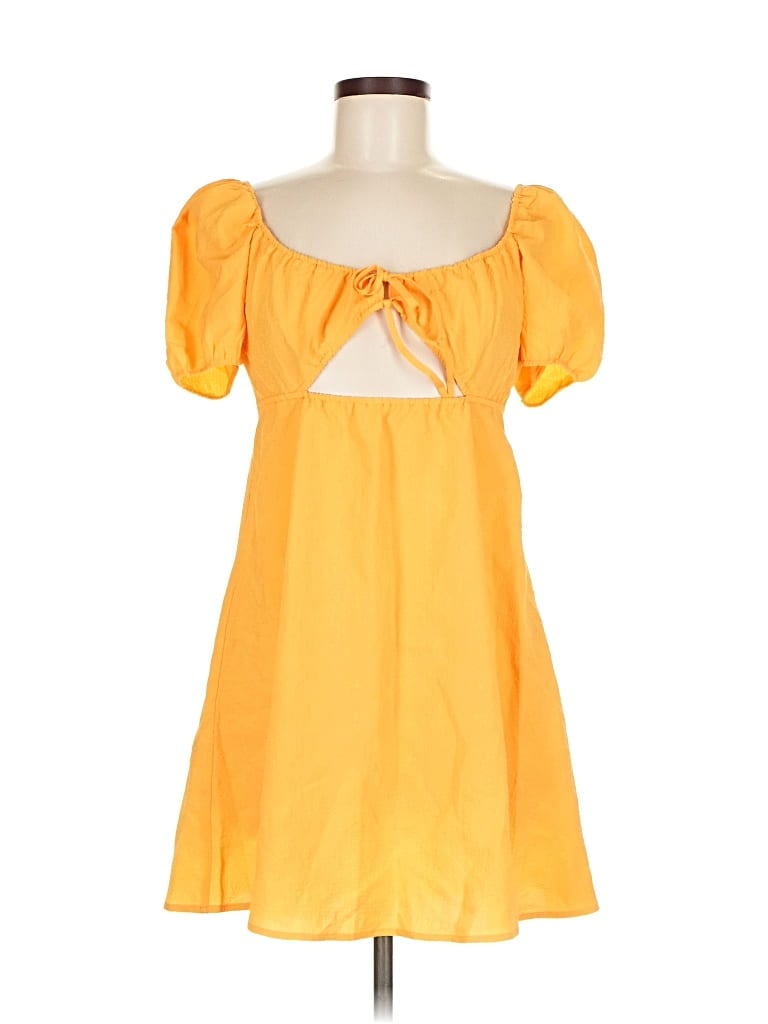 Pre-owned Divided By H&m Casual Dress In Yellow