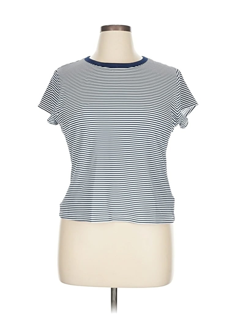 Click to view more detailed imagery on our partner's website Pre-owned Lands' End Swimsuit Top Blue Stripes Pattern Swimwear