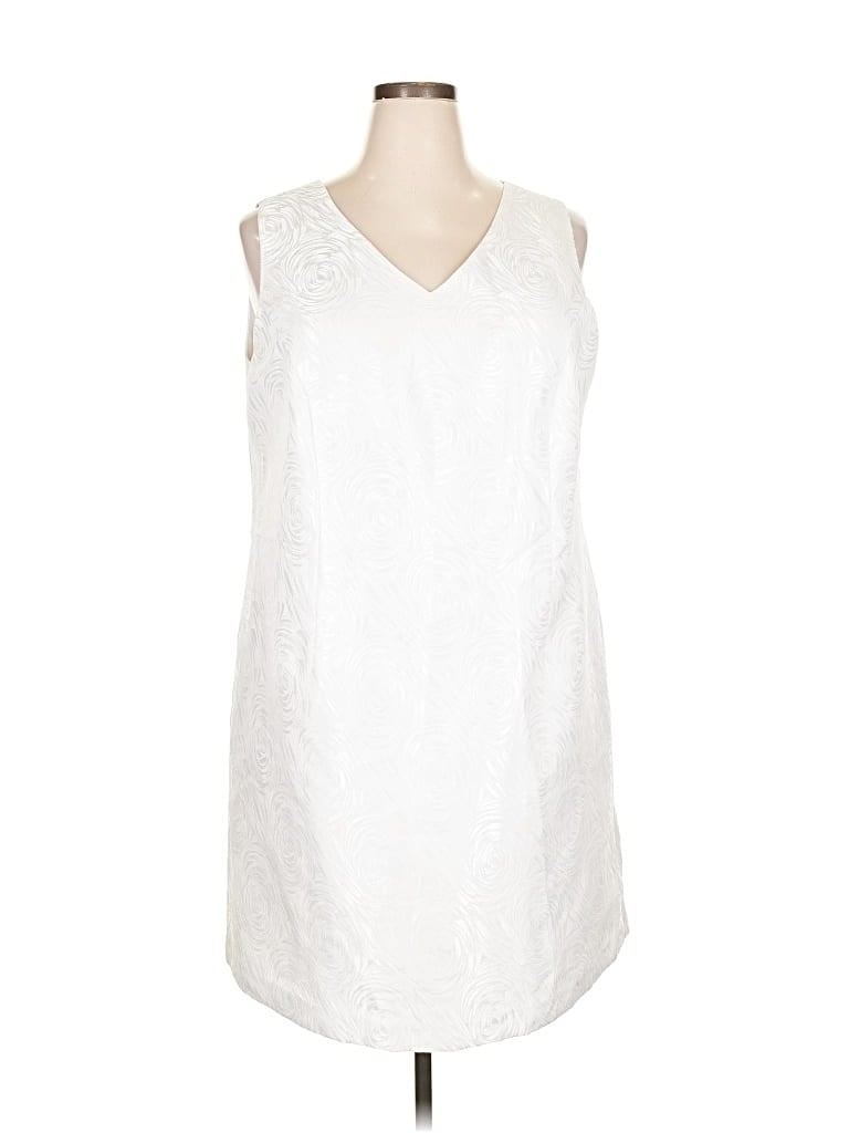 Pre-owned Danillo Casual Dress In White