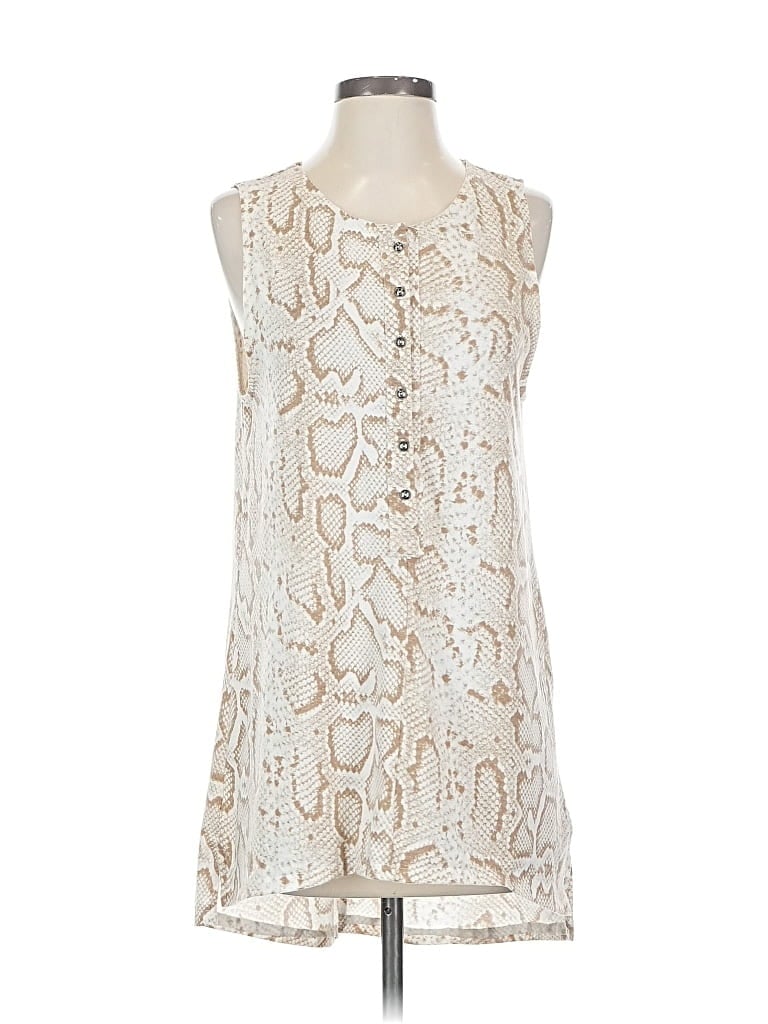 Click to view more detailed imagery on our partner's website Pre-owned Entro Casual Dress In White