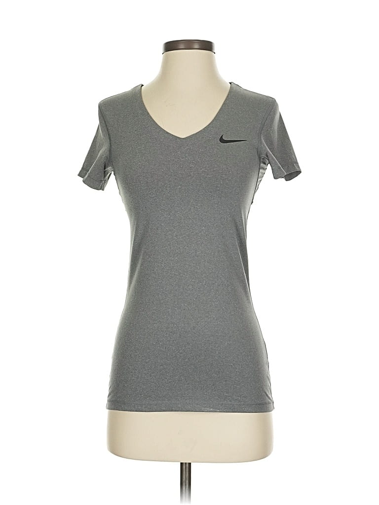 Pre-owned Nike Active T-shirt In Gray