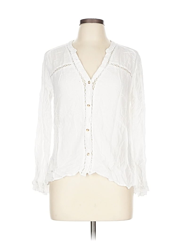 Click to view more detailed imagery on our partner's website Pre-owned Hollister 3/4 Sleeve Blouse In White