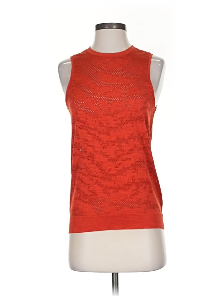 Pre-owned Lululemon Athletica Sleeveless T-shirt In Red