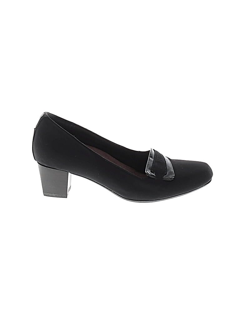Pre-owned Clarks Flats In Black