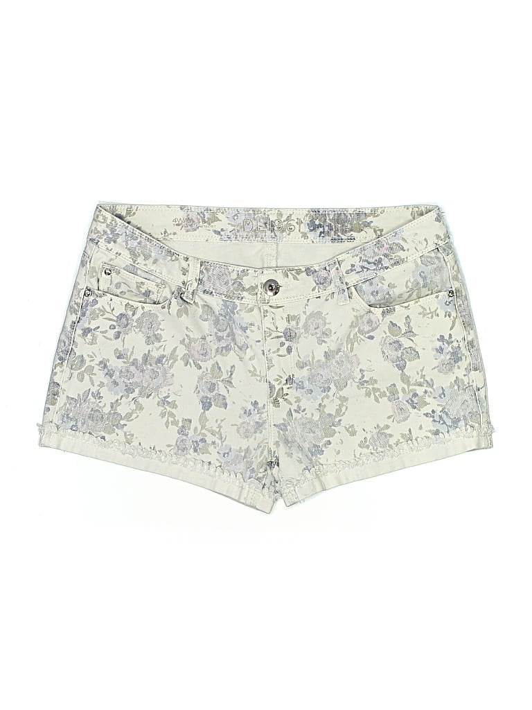 Click to view more detailed imagery on our partner's website Pre-owned Dl1961 Shorts In White