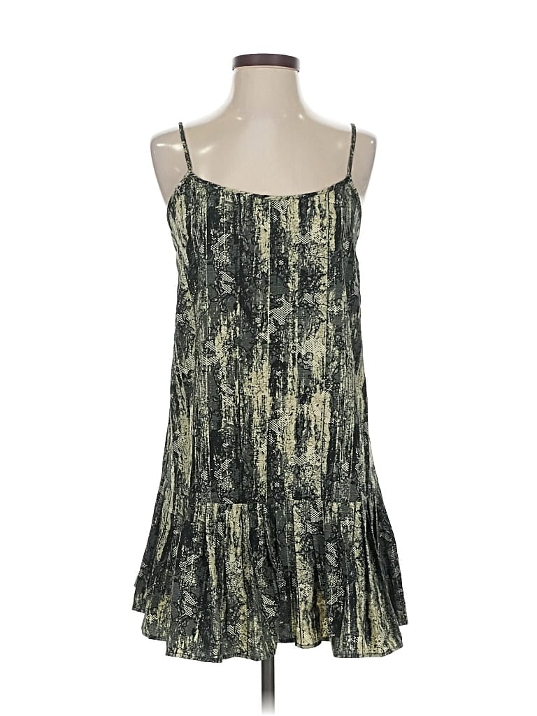 Pre-owned Urban Outfitters Casual Dress In Green