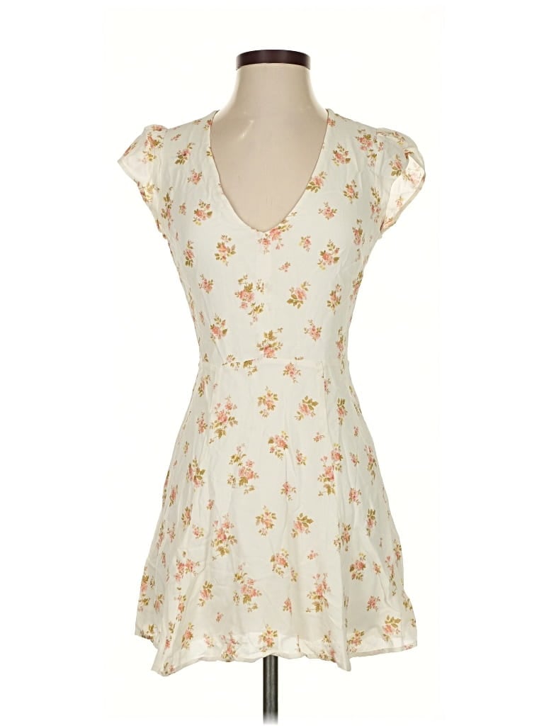 Pre-owned Reformation Casual Dress In White