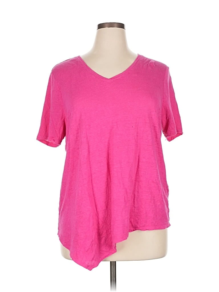 Click to view more detailed imagery on our partner's website Pre-owned Chico's Short Sleeve T-shirt In Pink