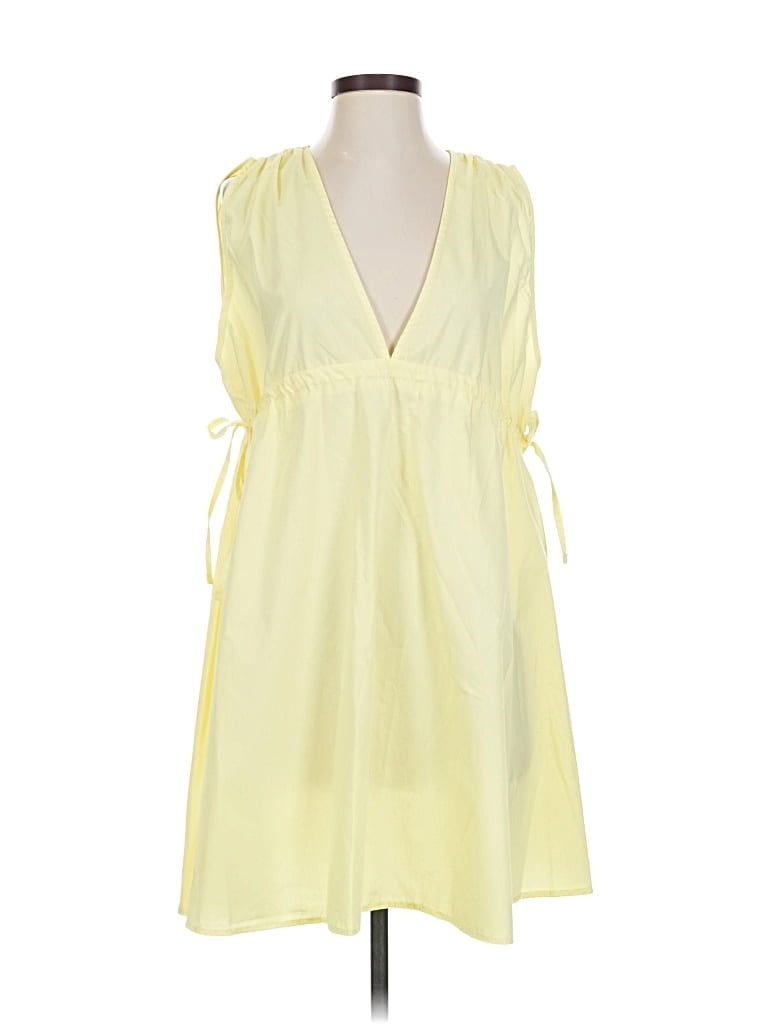 Pre-owned Asos Design Sleeveless T-shirt In Yellow