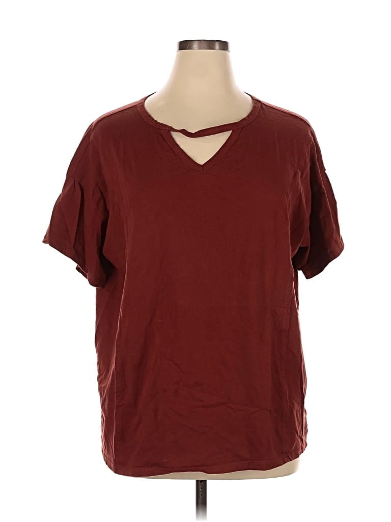 Pre-owned Torrid Short Sleeve T-shirt In Burgundy