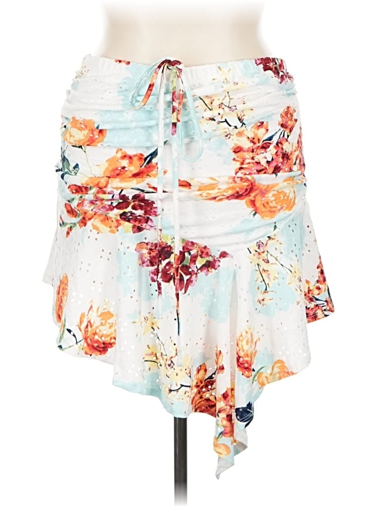 VENUS Pre-owned Casual Skirt In White