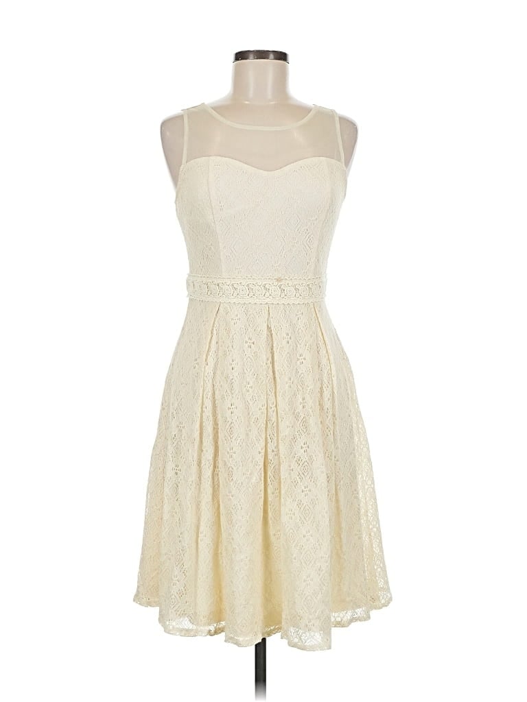 Click to view more detailed imagery on our partner's website Pre-owned Soieblu Cocktail Dress In White