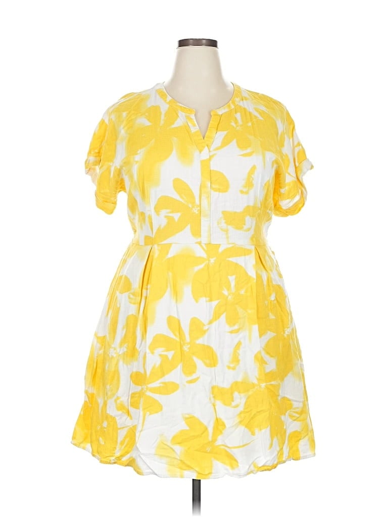 Click to view more detailed imagery on our partner's website Pre-owned Simply Vera Vera Wang Casual Dress In Yellow