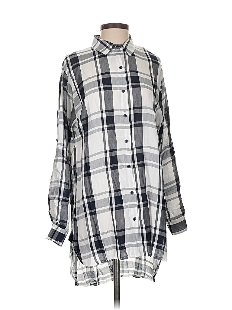 Click to view more detailed imagery on our partner's website Pre-owned Dress Forum 3/4 Sleeve Button Down Shirt In Silver