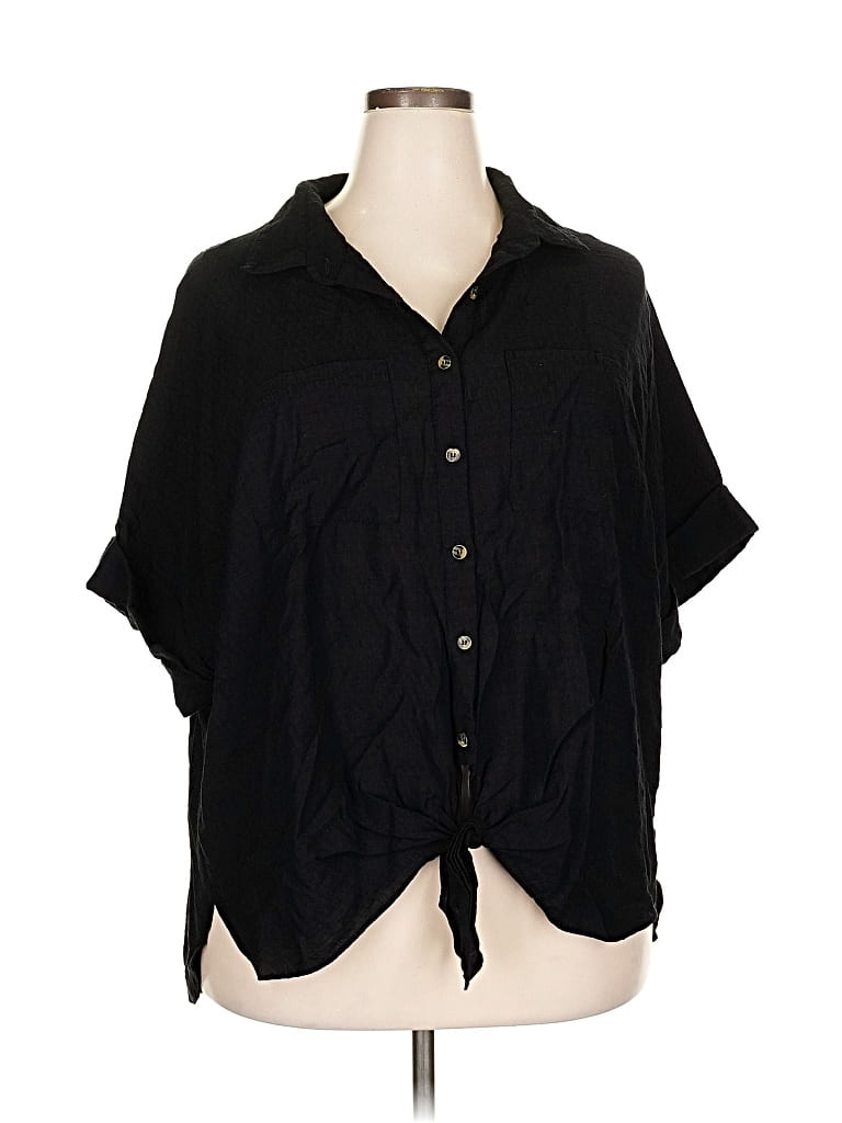 Click to view more detailed imagery on our partner's website Pre-owned City Chic Short Sleeve Blouse In Black
