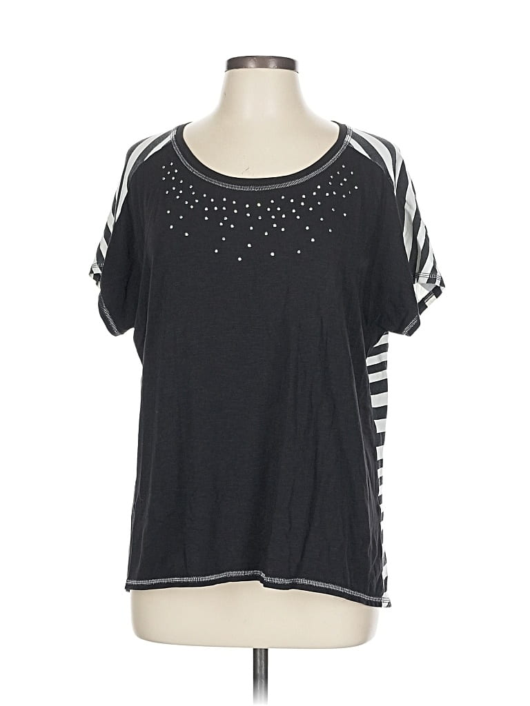 Pre-owned Zenergy By Chico's Short Sleeve Top Black Stars Pattern Cold Shoulder Neckline Tops