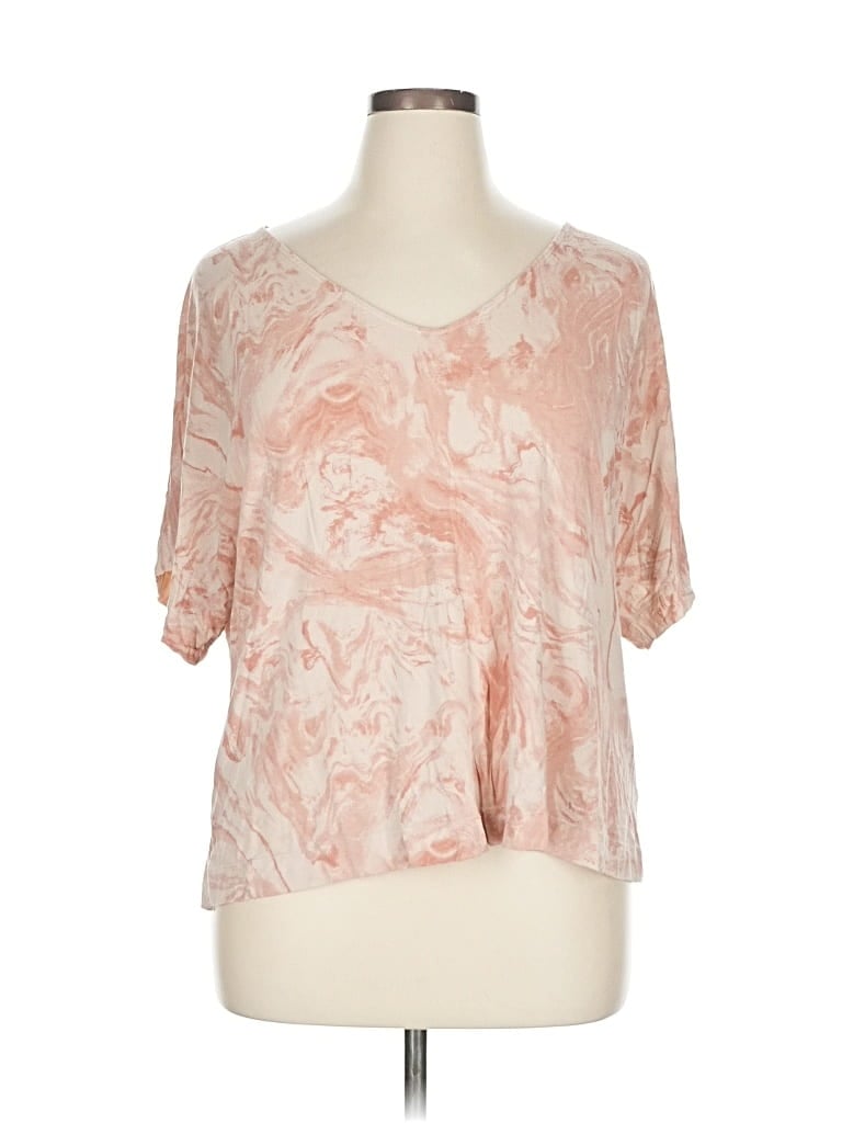 Click to view more detailed imagery on our partner's website Pre-owned Soma Short Sleeve Blouse In Pink