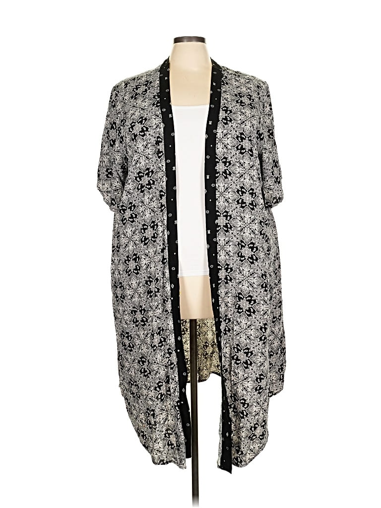 Pre-owned Torrid Kimono In Gray