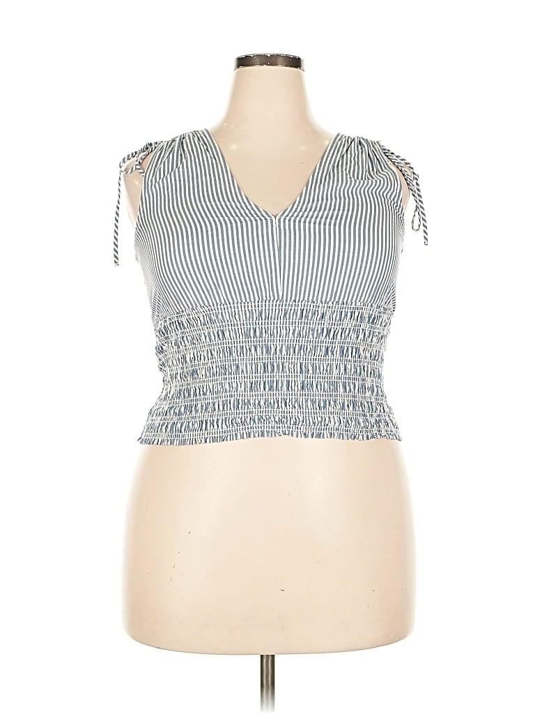 Click to view more detailed imagery on our partner's website Pre-owned Old Navy Sleeveless Top Blue Halter Neckline Tops