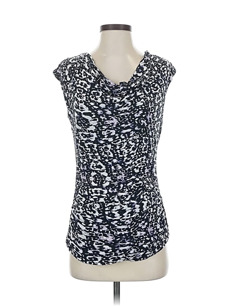 Click to view more detailed imagery on our partner's website Pre-owned Classiques Entier Sleeveless Top Blue Scoop Neck Tops