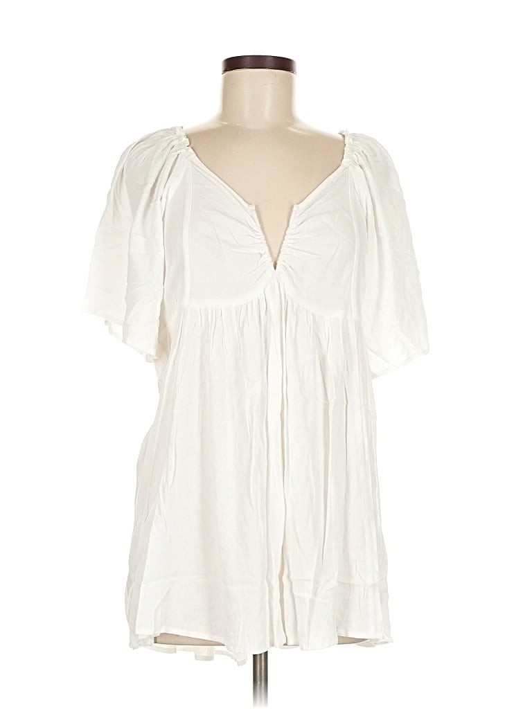 Click to view more detailed imagery on our partner's website Pre-owned Umgee Casual Dress In White