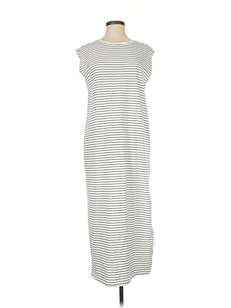 Pre-owned Old Navy Casual Dress In White