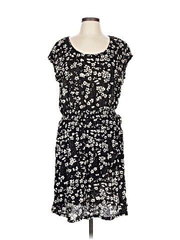 Daisy Fuentes Casual Dress (view 1)