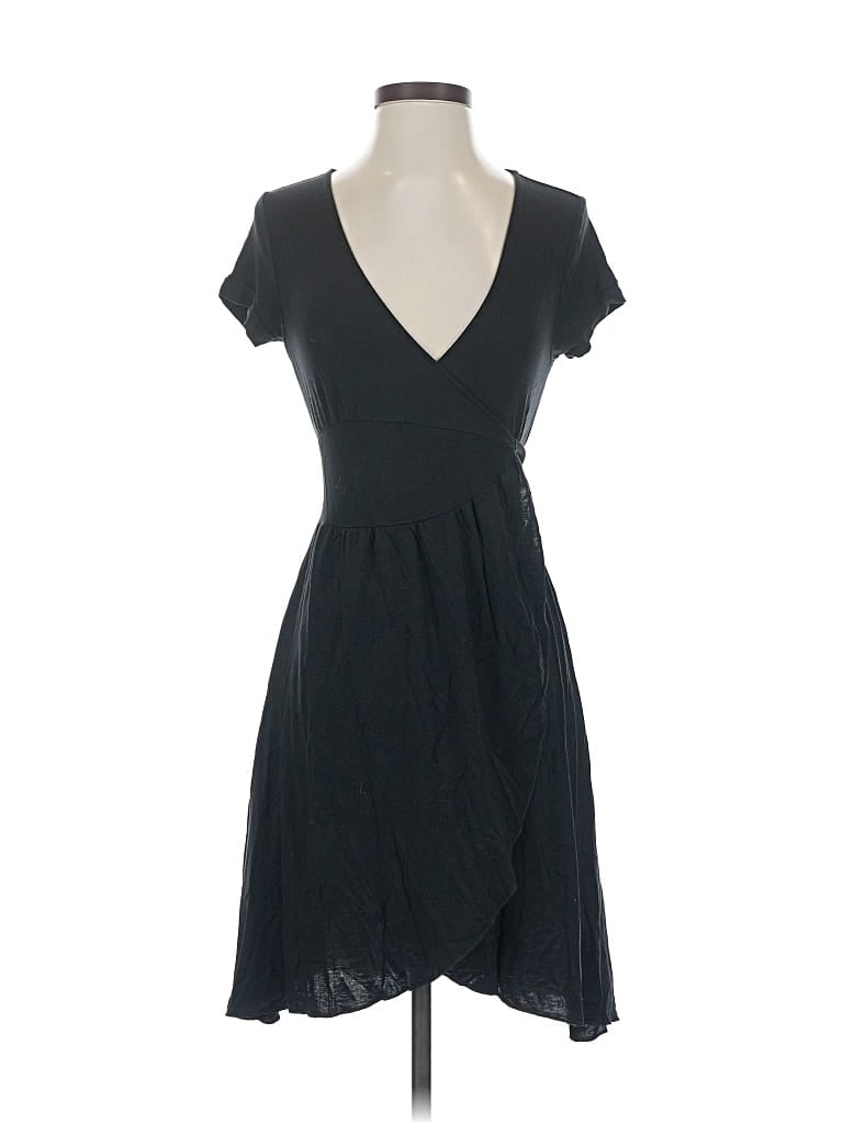 Click to view more detailed imagery on our partner's website Pre-owned Old Navy Casual Dress In Black