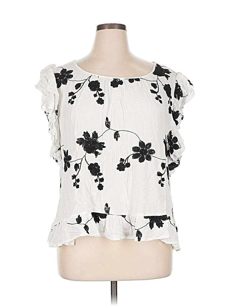 Click to view more detailed imagery on our partner's website Pre-owned Liv Los Angeles Sleeveless Blouse In White