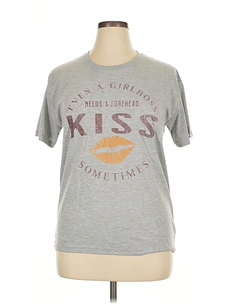 2 To 5 Designs Short Sleeve T-shirt In Gray