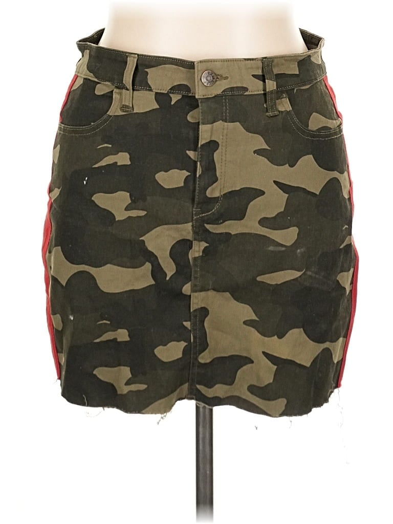 Pre-owned Guess Casual Skirt In Green