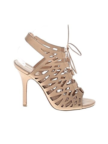 Pour La Victoire Heels (view 1)