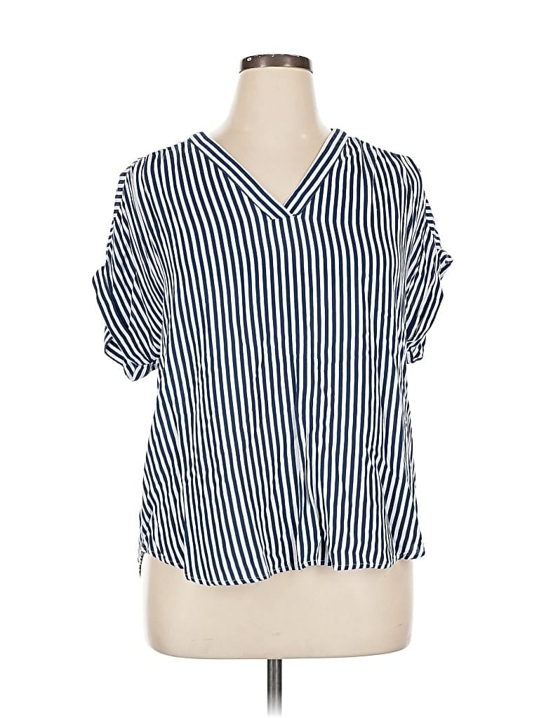 Click to view more detailed imagery on our partner's website Pre-owned Gap Short Sleeve Blouse In Blue