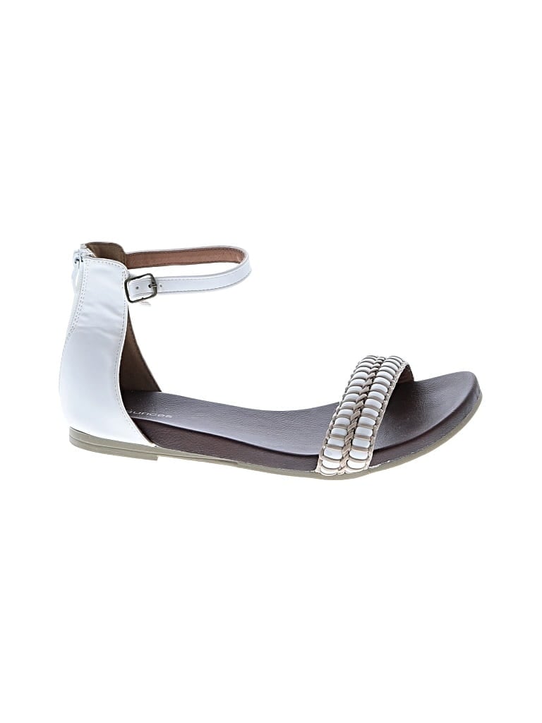 Pre-owned Maurices Sandals In White