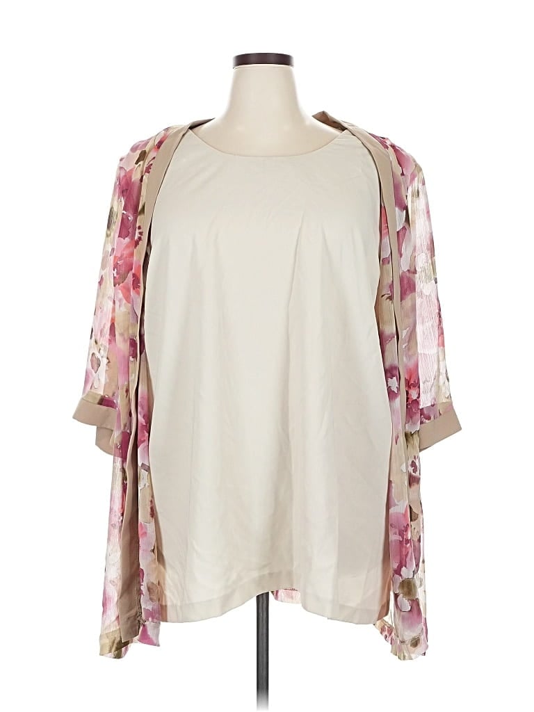 Click to view more detailed imagery on our partner's website Pre-owned R & M Richards Short Sleeve Blouse In White