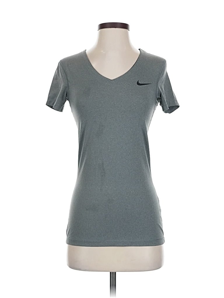 Pre-owned Nike Active T-shirt In Gray