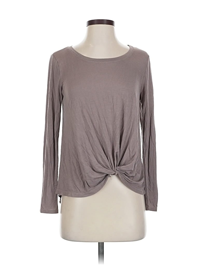 ON THE ROAD Pre-owned ... Long Sleeve Top Gray Crew Neck Tops