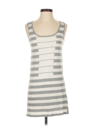V Fish Sleeveless Top (view 1)