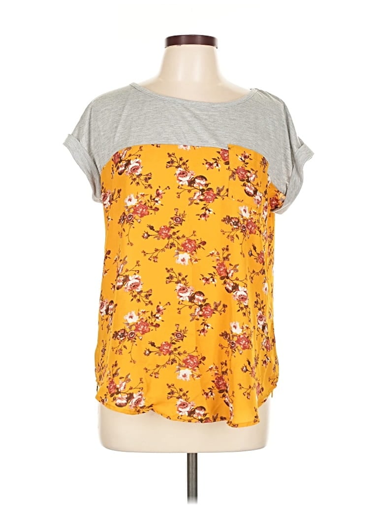 Pre-owned Violets & Roses Short Sleeve T-shirt In Yellow