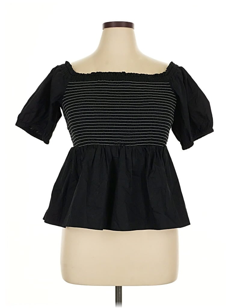Click to view more detailed imagery on our partner's website Pre-owned Old Navy Short Sleeve Top Black Off The Shoulder Neckline Tops