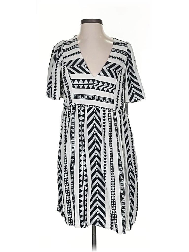 OLD NAVY Pre-owned Casual Dress In White