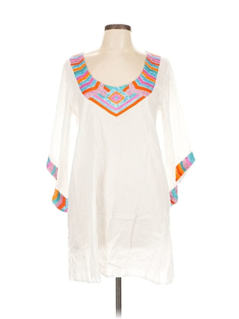 Click to view more detailed imagery on our partner's website Pre-owned Mud Pie Kimono In White
