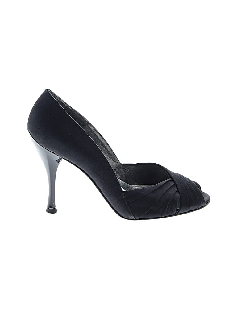 Pre-owned Stuart Weitzman Heels In Black
