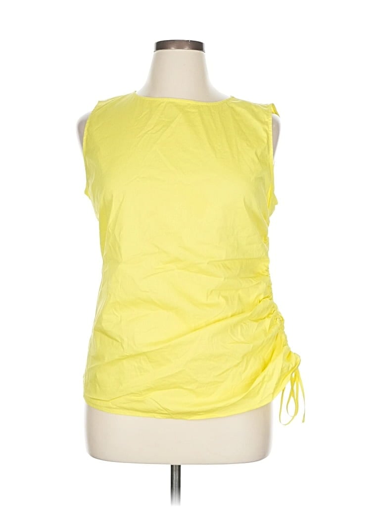 Pre-owned Halogen Sleeveless T-shirt In Yellow