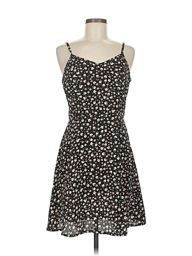 Pre-owned Romwe Casual Dress In Black