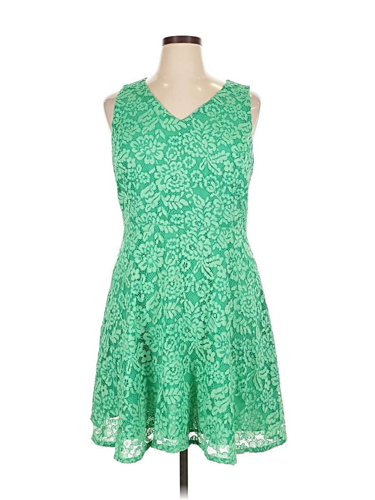 Click to view more detailed imagery on our partner's website Pre-owned Isaac Mizrahi Live Cocktail Dress In Green