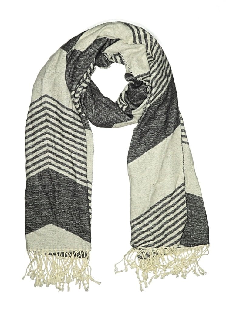 Click to view more detailed imagery on our partner's website Pre-owned Unbranded Scarf In Gray