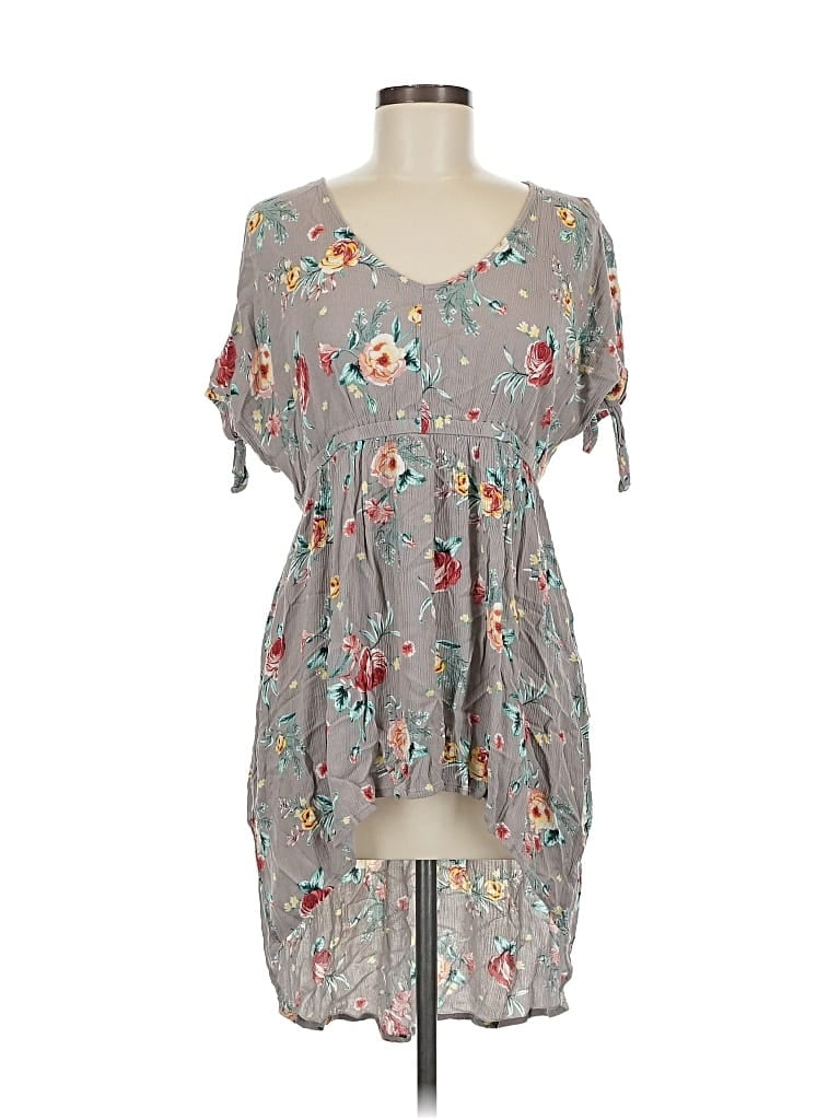 Pre-owned Torrid Short Sleeve Blouse In Gray